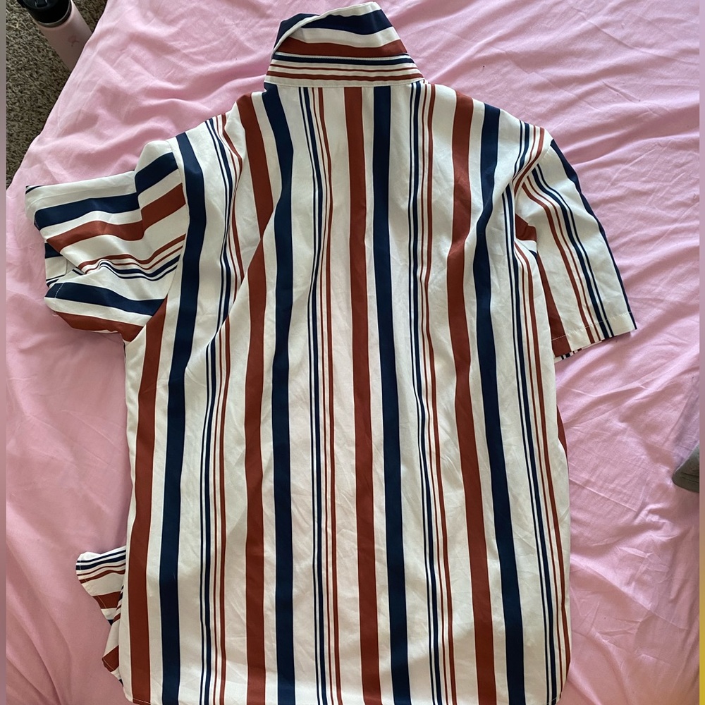 Men’s button down striped shirt